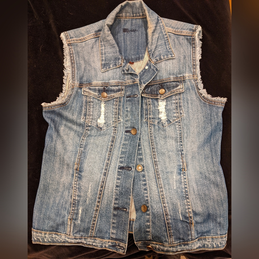 Denim vest L pockets distressed blue jean Kut From The Kloth western biker Boho
